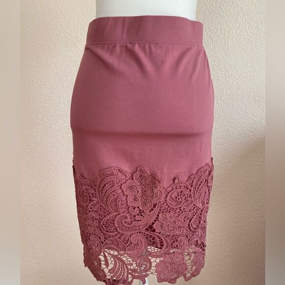 Haute Monde Skirt   - Picture 5 of 7